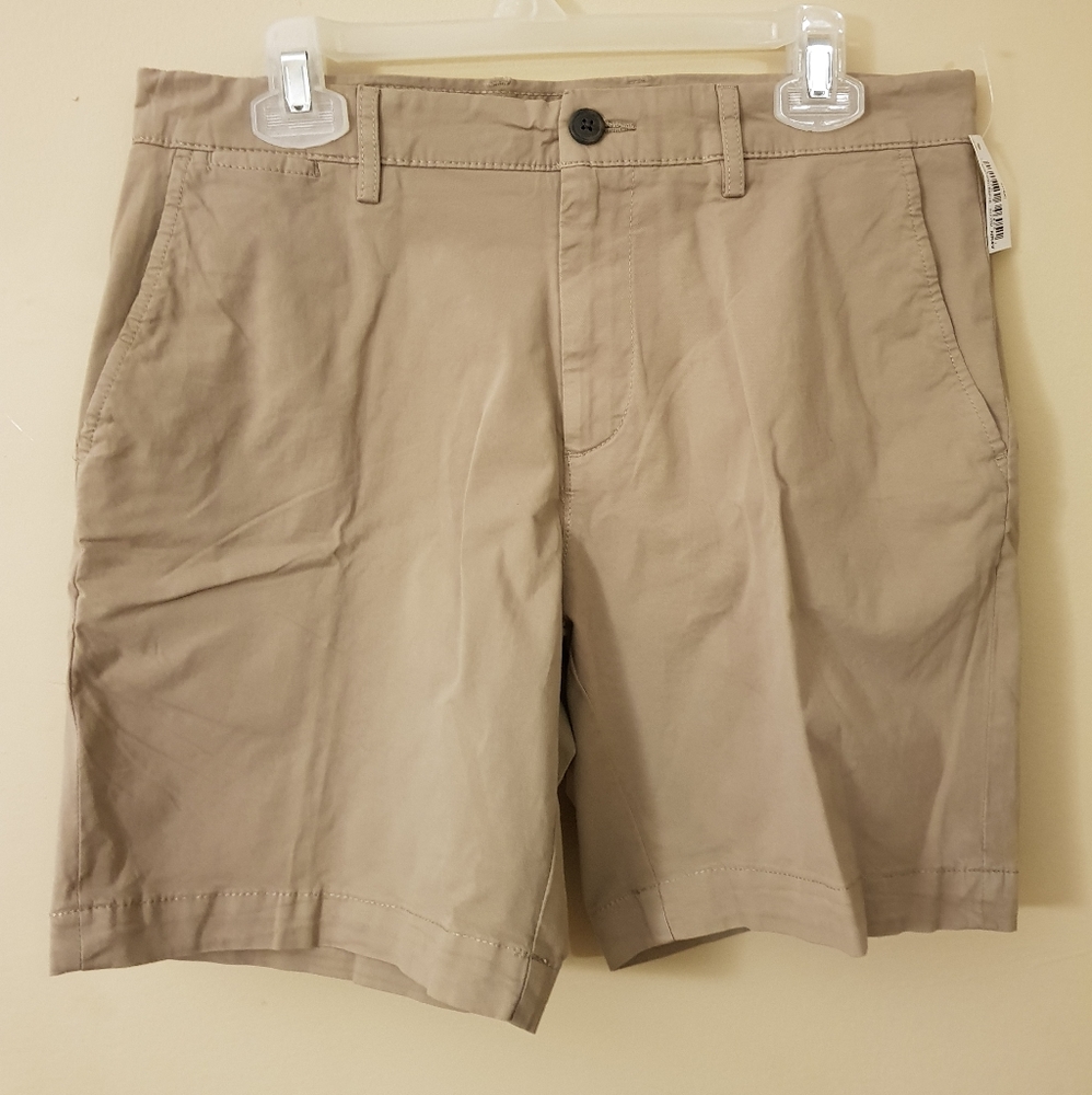 Goodthread's men 7" Inseam Flat-Front